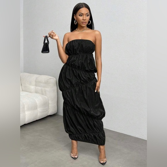 Black Solid Ruched Fitted Tube Dress - Picture 4 of 8